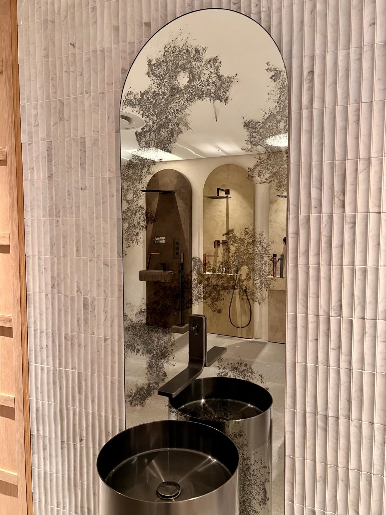 Noken display — Victorian mirror